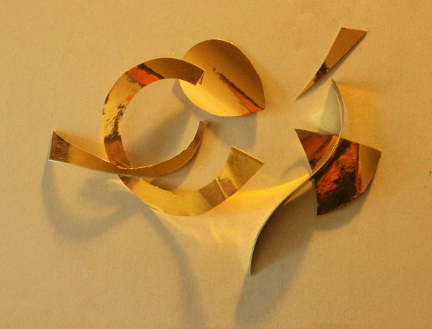 Sketch method; golden surfaces, light, 2022